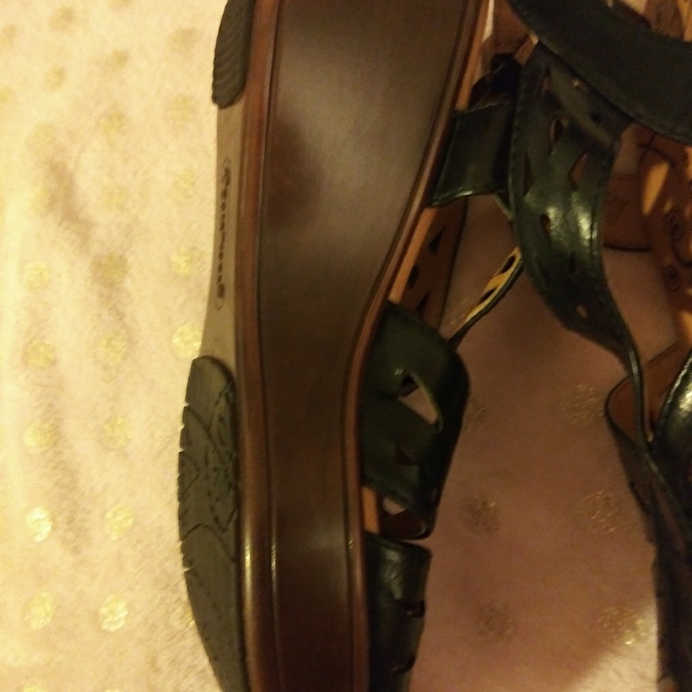 Shoes - Picture 5 of 6